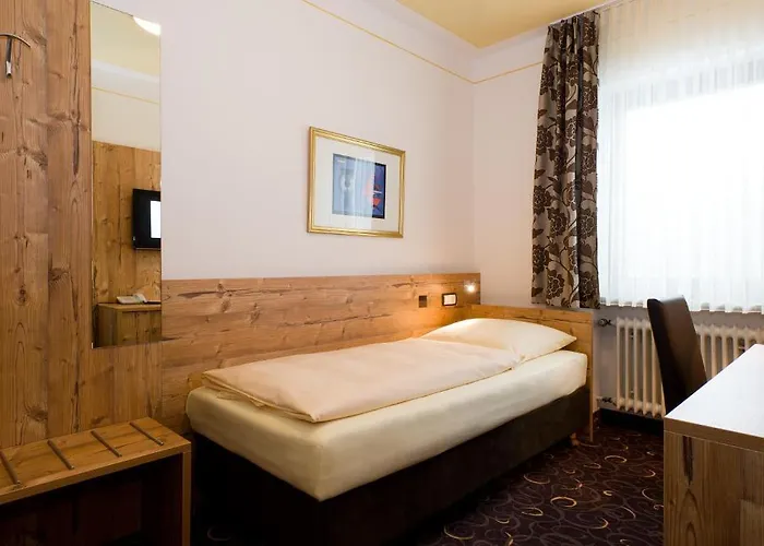 فندق Schneider 3*